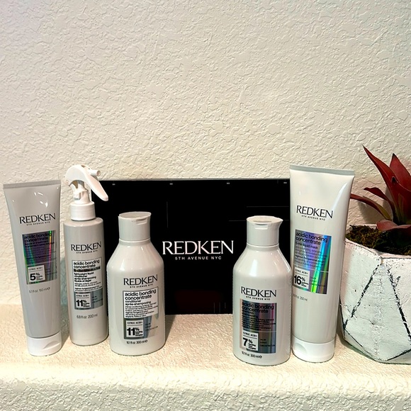 Redken Other - 🤩🌀Redken Acidic Bonding Concentrate Set🌀🤩 Comes with travelsize products!!!